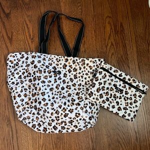 Scout foldable tote with storage bag